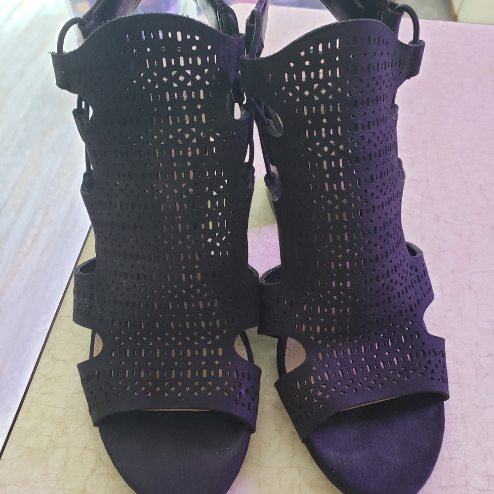 Vince Camuto Binta perforated stacked heel